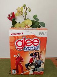 Karaoke Revolution Glee Vol 3 (Bundle) (Nintendo Wii)