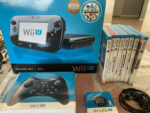 Nintendo Land (Luigi Wii Remote Bundle) (Nintendo Wii U)